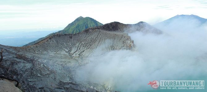 Shared Tour to Ijen Crater and See the Blue Flame Volcano